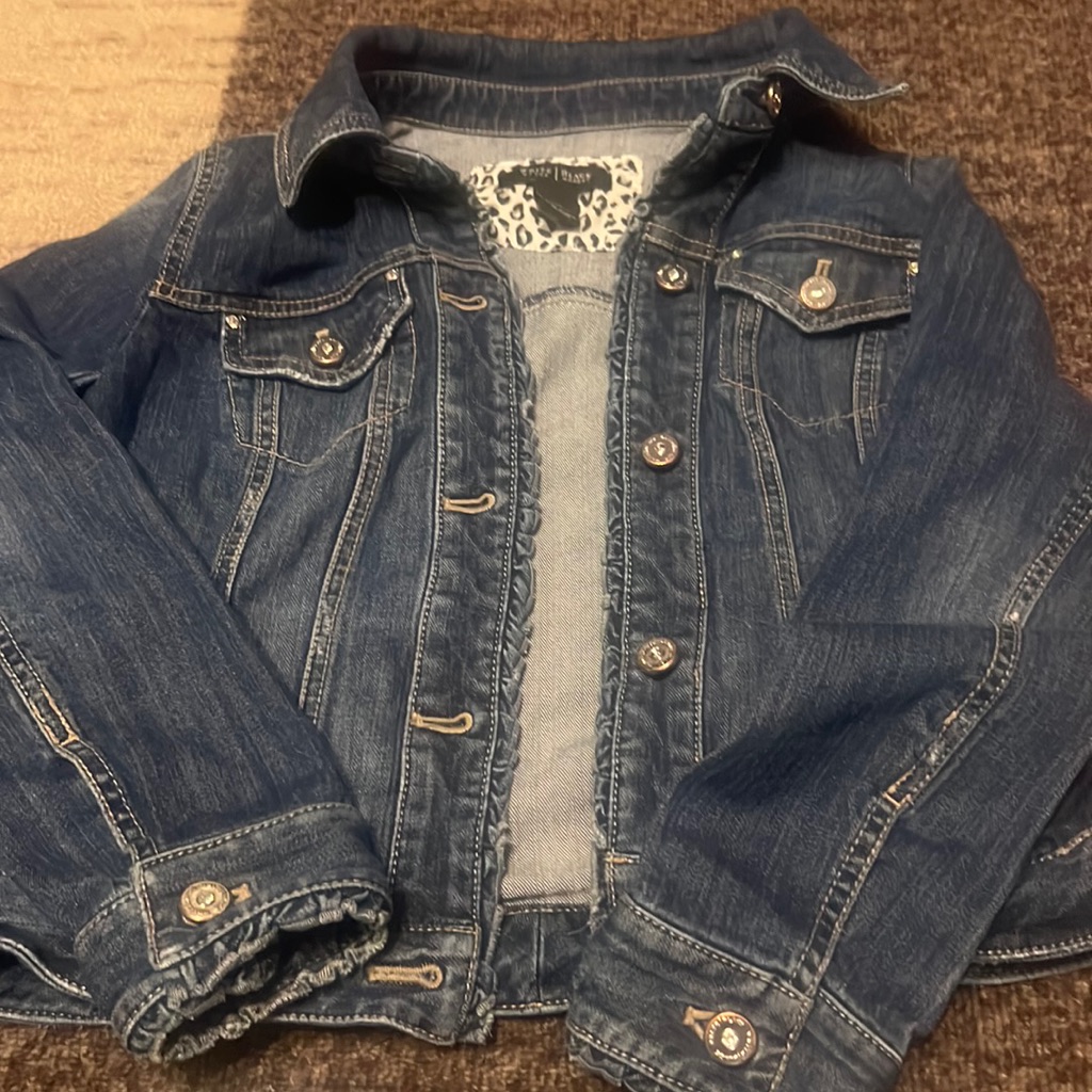 White House Black Market Adorable Jean Jacket Size 00